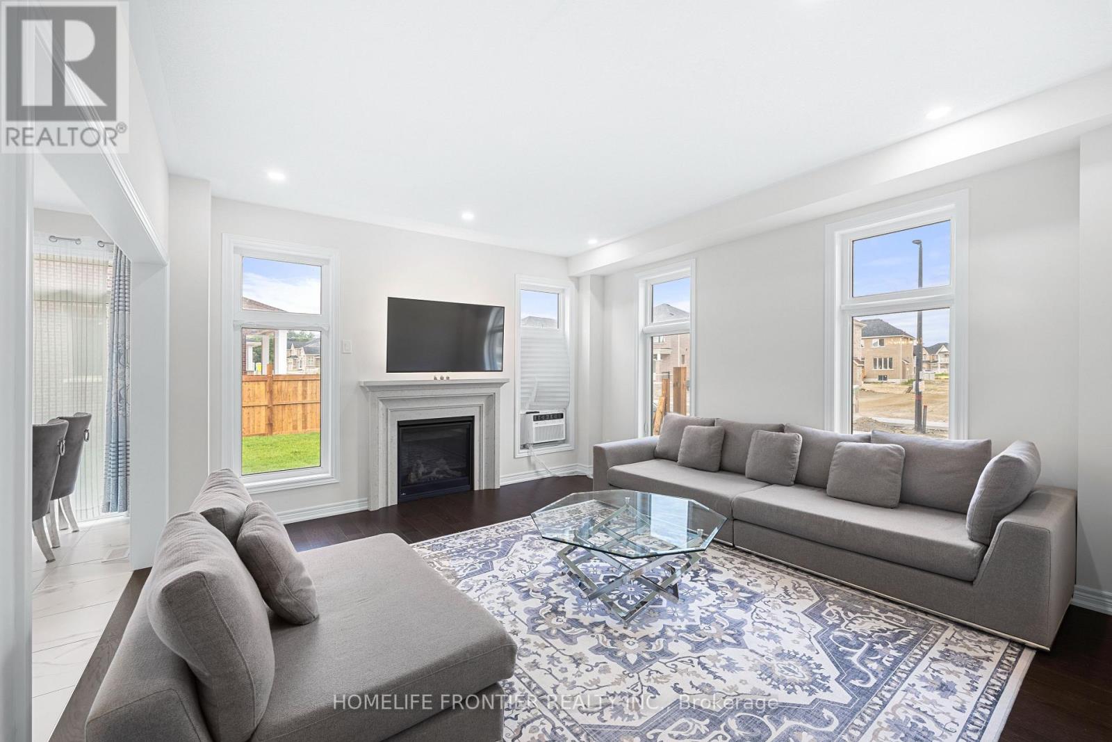 49 Ainslee Hill Crescent, Georgina, Ontario  L0E 1R0 - Photo 16 - N12948346