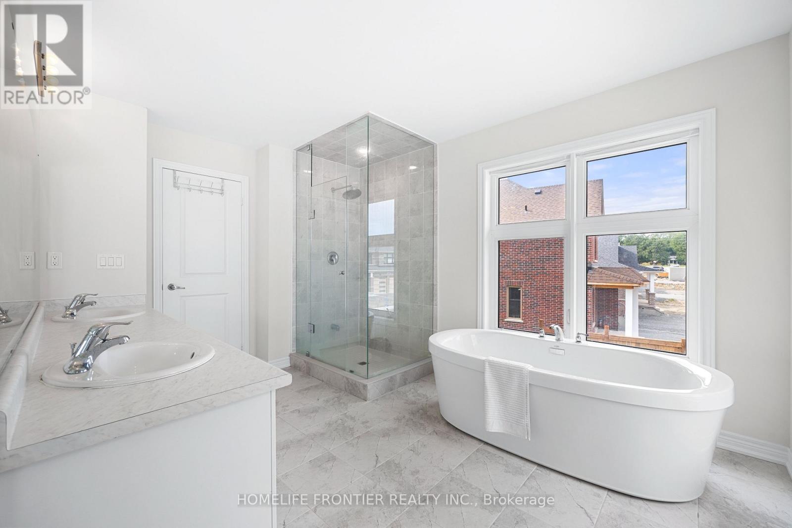 49 Ainslee Hill Crescent, Georgina, Ontario  L0E 1R0 - Photo 24 - N12948346