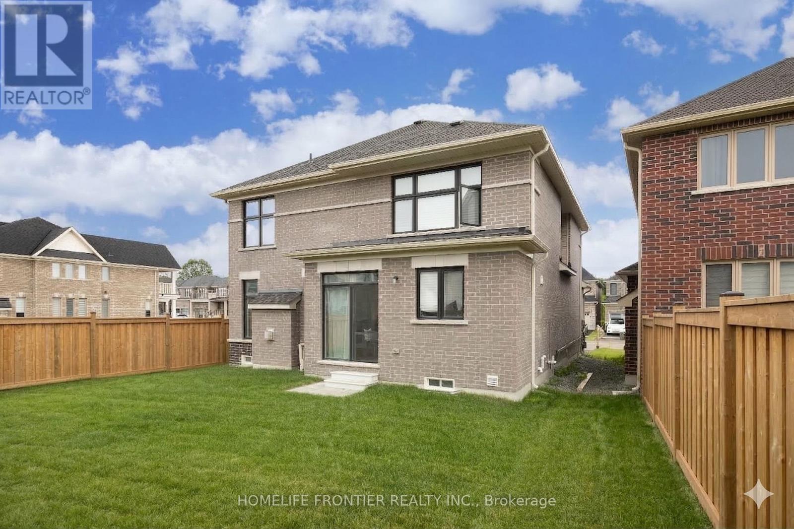 49 Ainslee Hill Crescent, Georgina, Ontario  L0E 1R0 - Photo 6 - N12948346