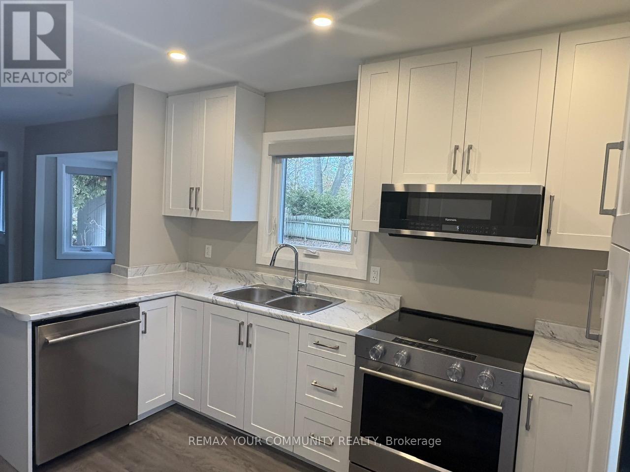 3958 Grove Place, Innisfil, Ontario  L9S 2S7 - Photo 4 - N12948350