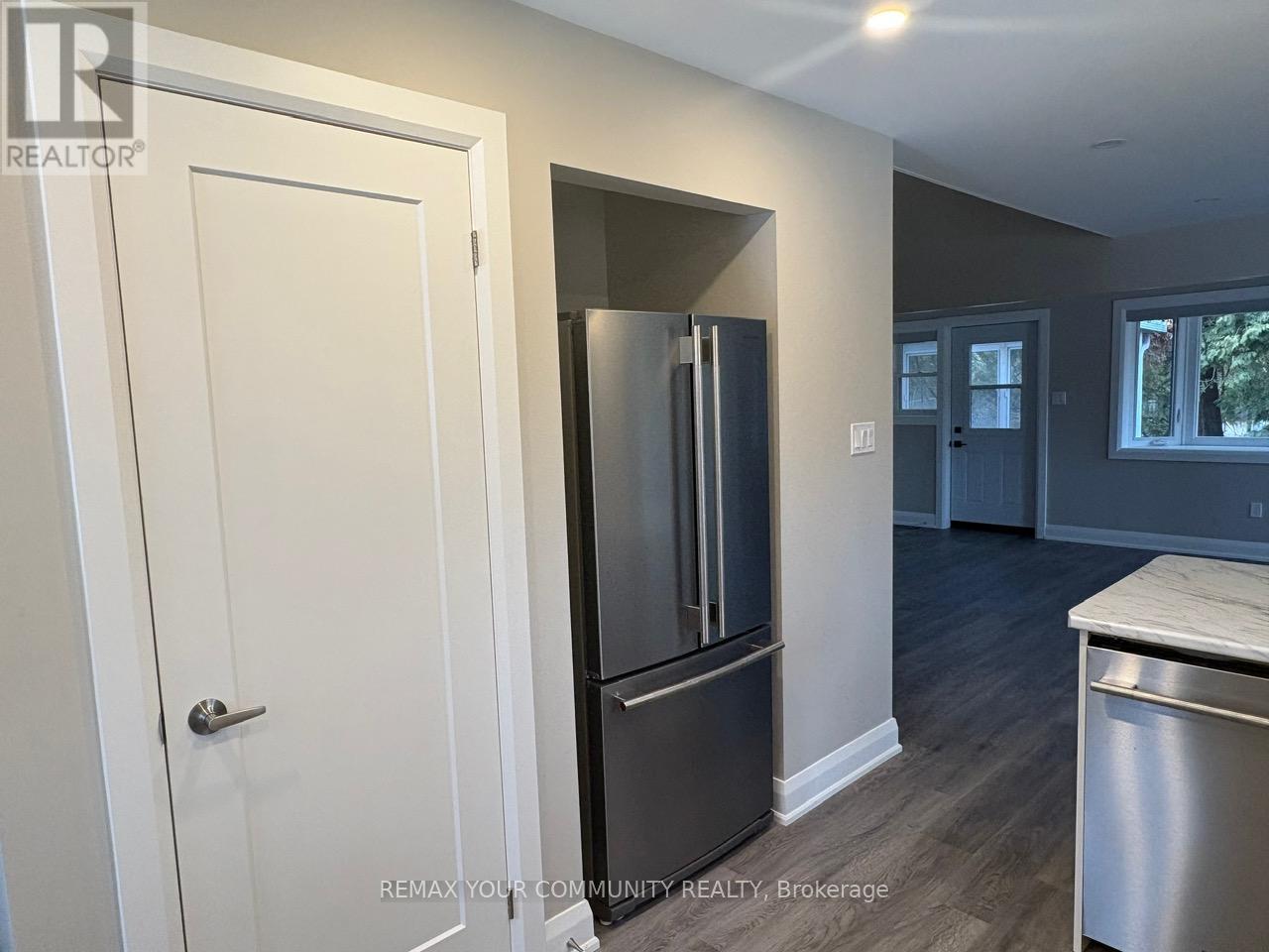 3958 Grove Place, Innisfil, Ontario  L9S 2S7 - Photo 5 - N12948350