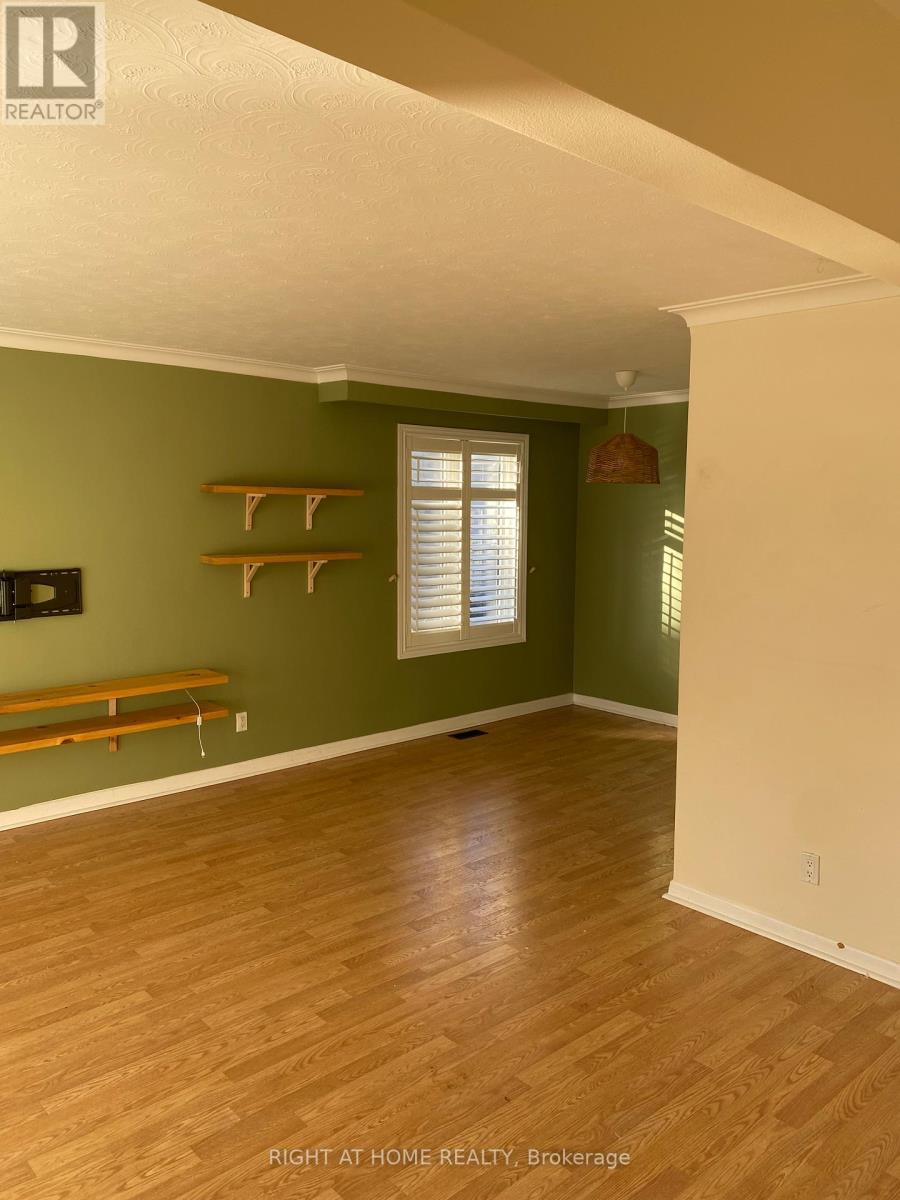 513 Lynett Crescent, Richmond Hill, Ontario  L4C 2V8 - Photo 4 - N12942892