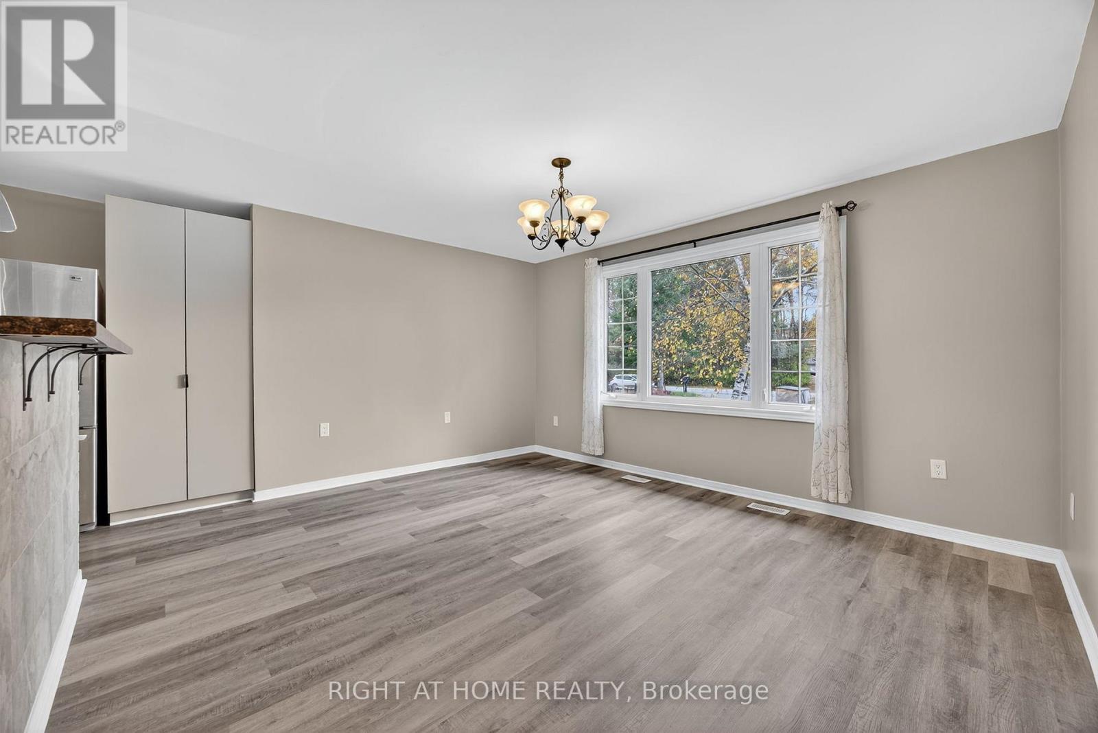 207 Scarlett Line, Oro-Medonte, Ontario  L0L 1V0 - Photo 11 - S12948330