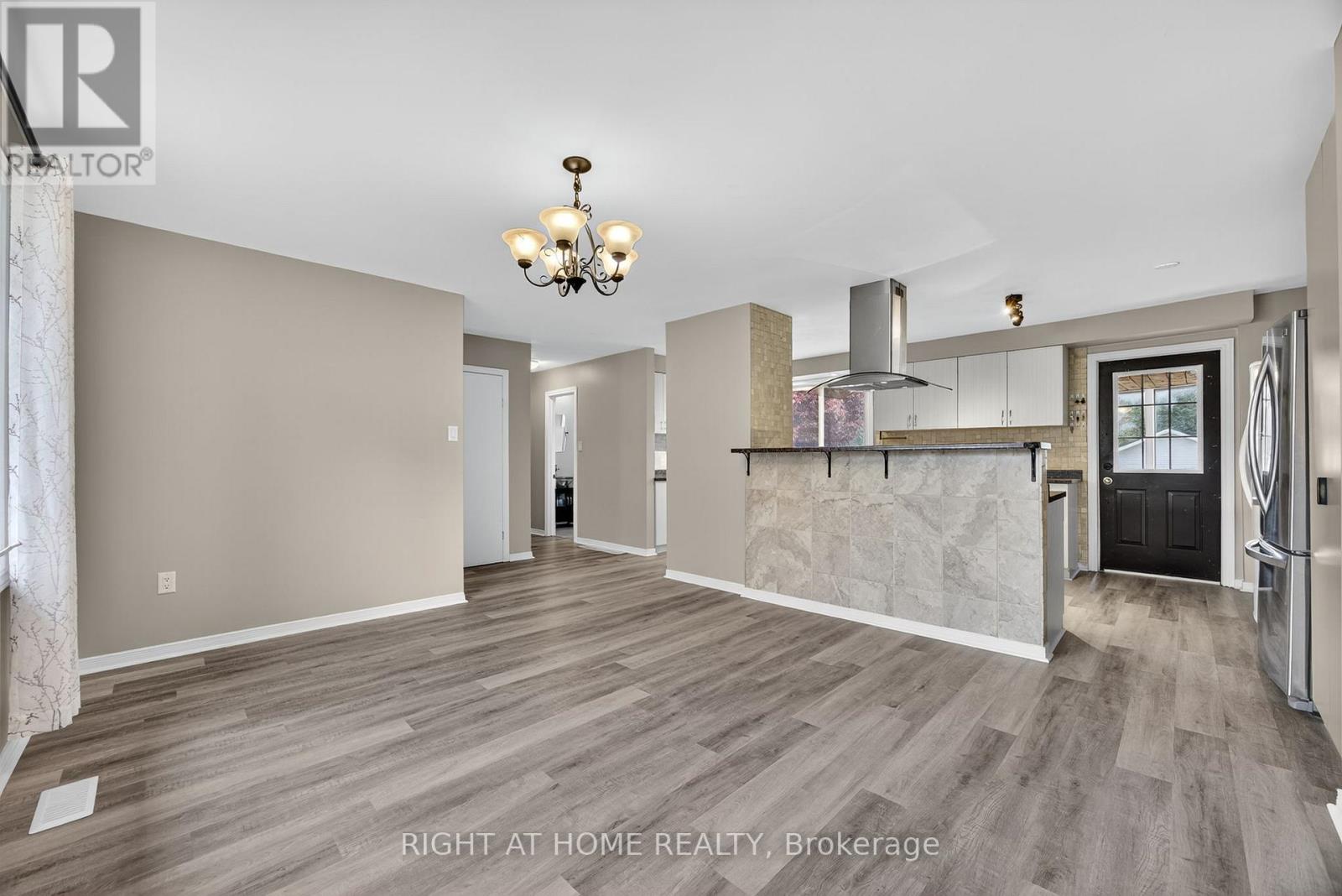 207 Scarlett Line, Oro-Medonte, Ontario  L0L 1V0 - Photo 12 - S12948330