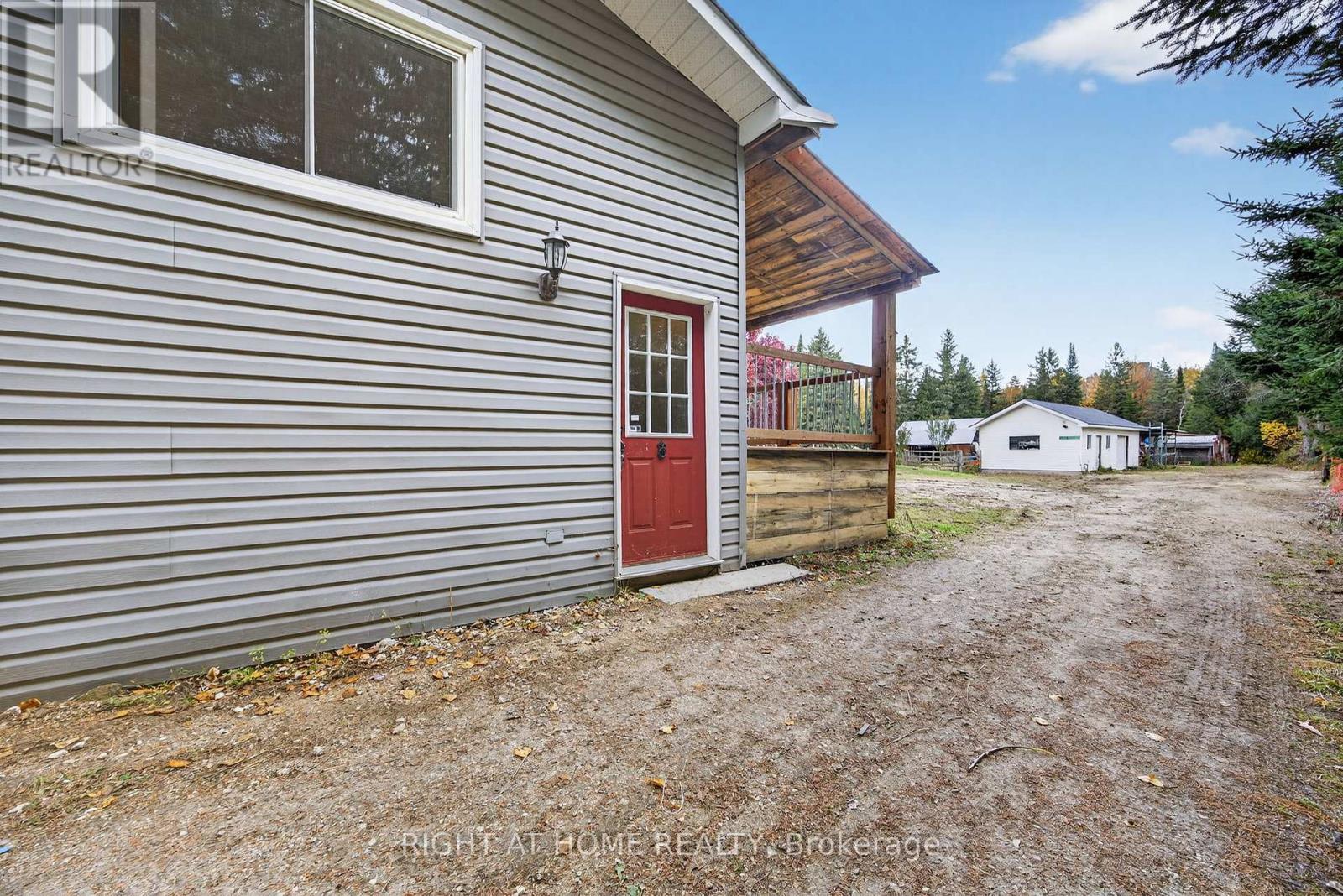 207 Scarlett Line, Oro-Medonte, Ontario  L0L 1V0 - Photo 25 - S12948330
