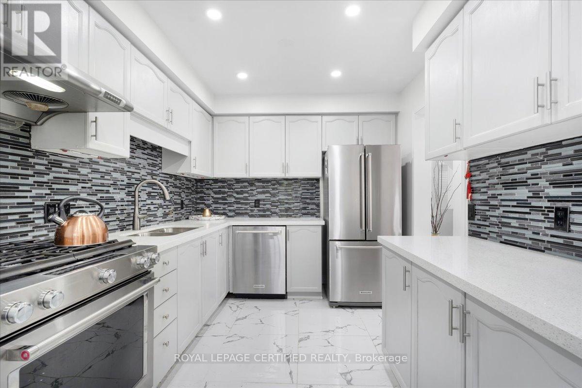 121 Genesee Drive, Oakville, Ontario  L6H 5Z3 - Photo 10 - W12948276