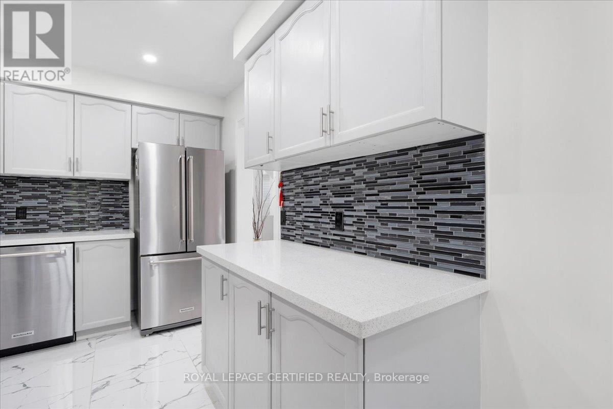 121 Genesee Drive, Oakville, Ontario  L6H 5Z3 - Photo 11 - W12948276