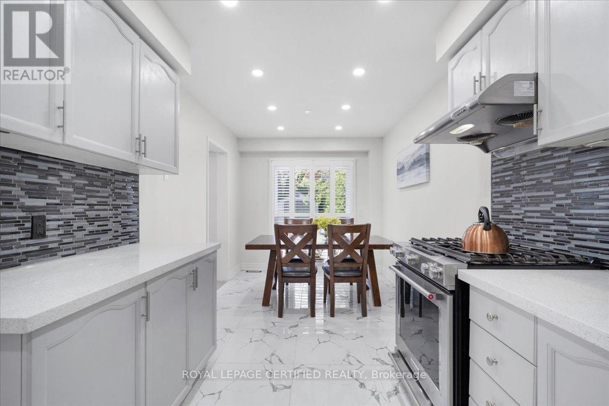 121 Genesee Drive, Oakville, Ontario  L6H 5Z3 - Photo 12 - W12948276