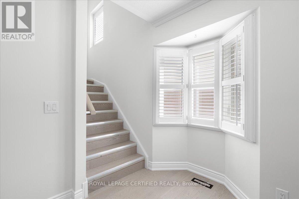 121 Genesee Drive, Oakville, Ontario  L6H 5Z3 - Photo 13 - W12948276