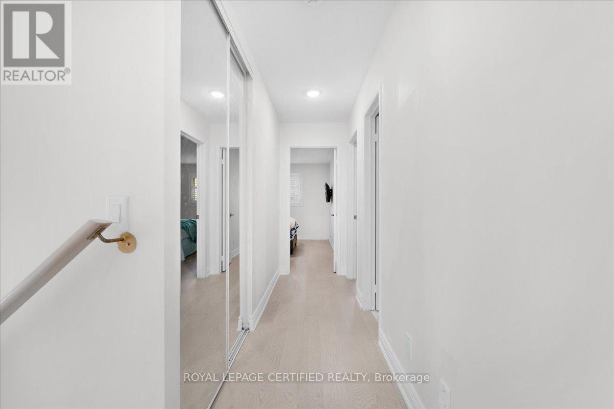 121 Genesee Drive, Oakville, Ontario  L6H 5Z3 - Photo 14 - W12948276