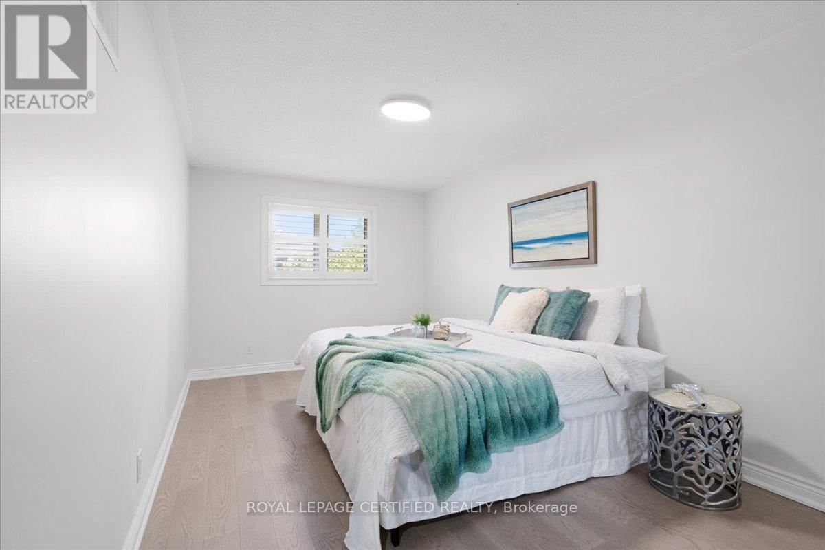 121 Genesee Drive, Oakville, Ontario  L6H 5Z3 - Photo 19 - W12948276