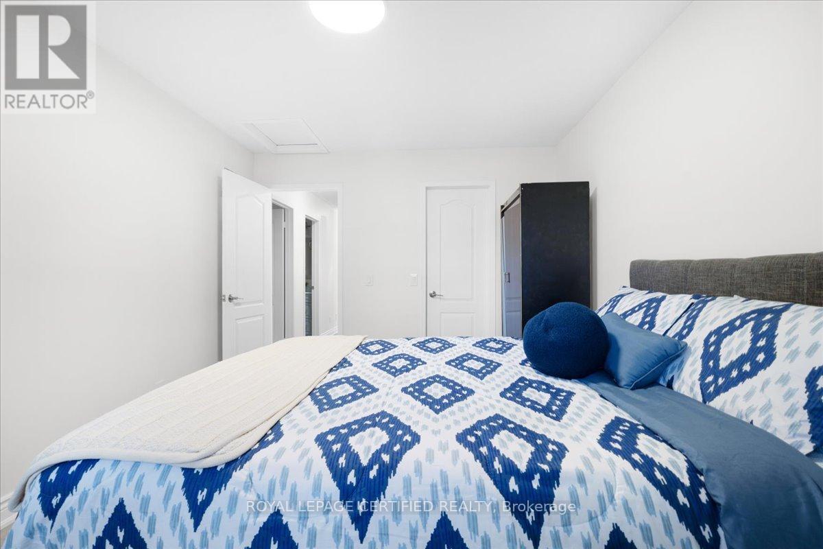 121 Genesee Drive, Oakville, Ontario  L6H 5Z3 - Photo 23 - W12948276