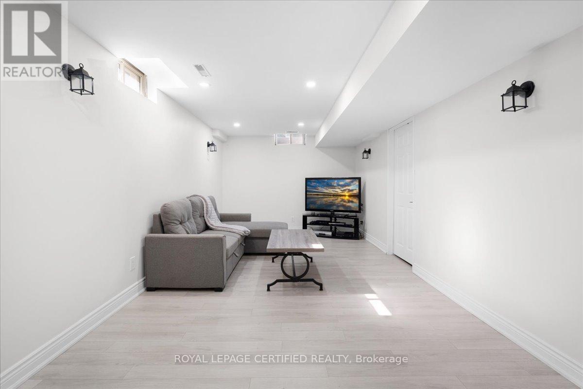 121 Genesee Drive, Oakville, Ontario  L6H 5Z3 - Photo 24 - W12948276