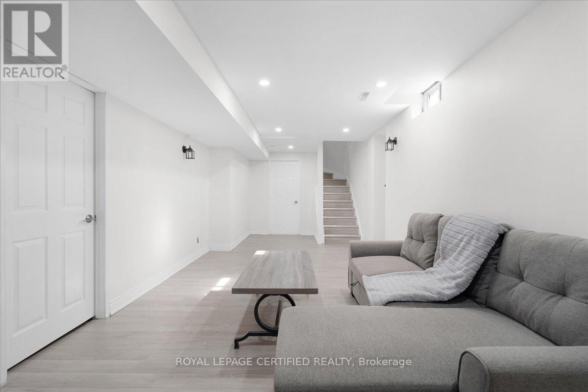 121 Genesee Drive, Oakville, Ontario  L6H 5Z3 - Photo 25 - W12948276