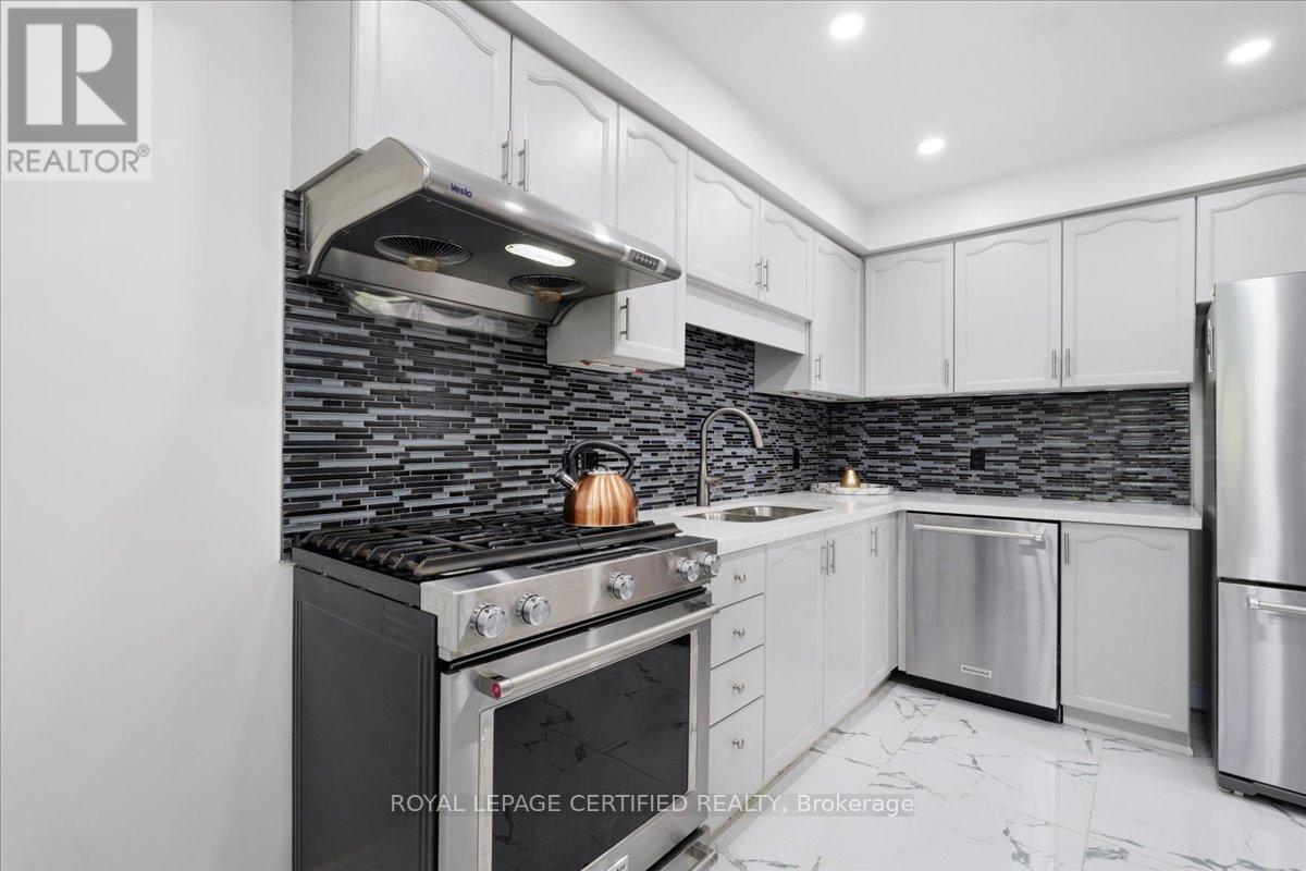 121 Genesee Drive, Oakville, Ontario  L6H 5Z3 - Photo 9 - W12948276