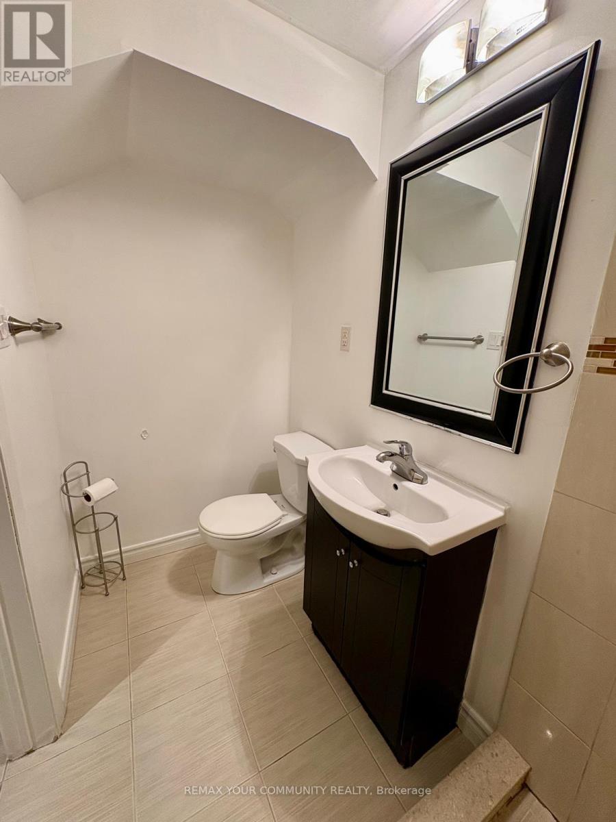 Bsmt - 255 Kristin Grove, Mississauga, Ontario  L5A 3E7 - Photo 11 - W12948280