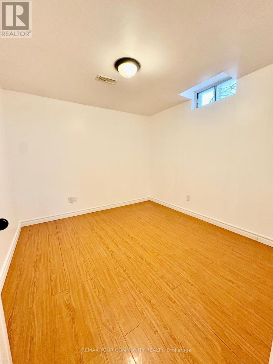 Bsmt - 255 Kristin Grove, Mississauga, Ontario  L5A 3E7 - Photo 2 - W12948280