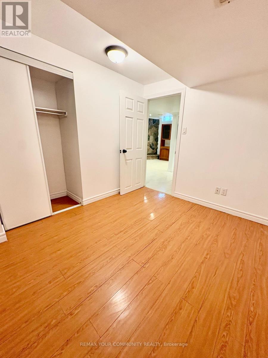 Bsmt - 255 Kristin Grove, Mississauga, Ontario  L5A 3E7 - Photo 4 - W12948280