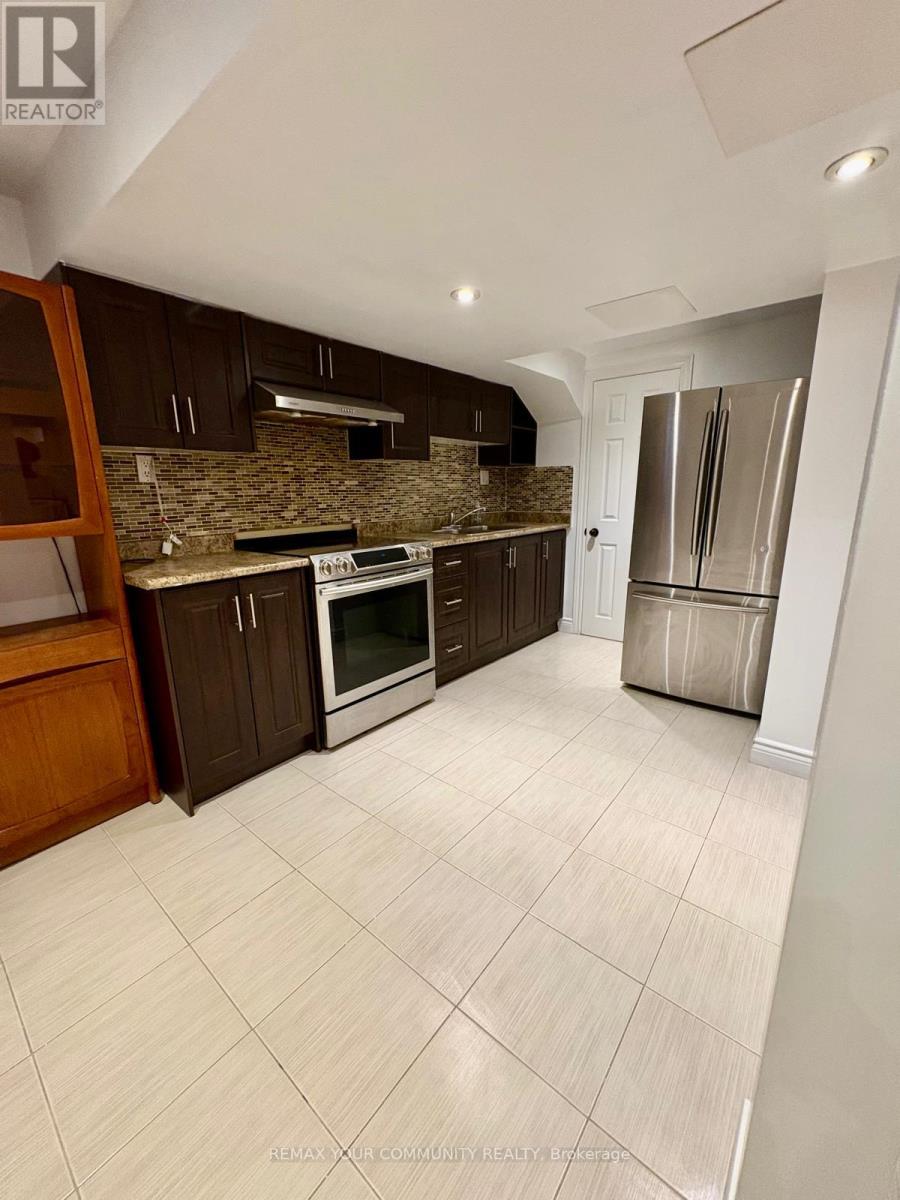 Bsmt - 255 Kristin Grove, Mississauga, Ontario  L5A 3E7 - Photo 6 - W12948280