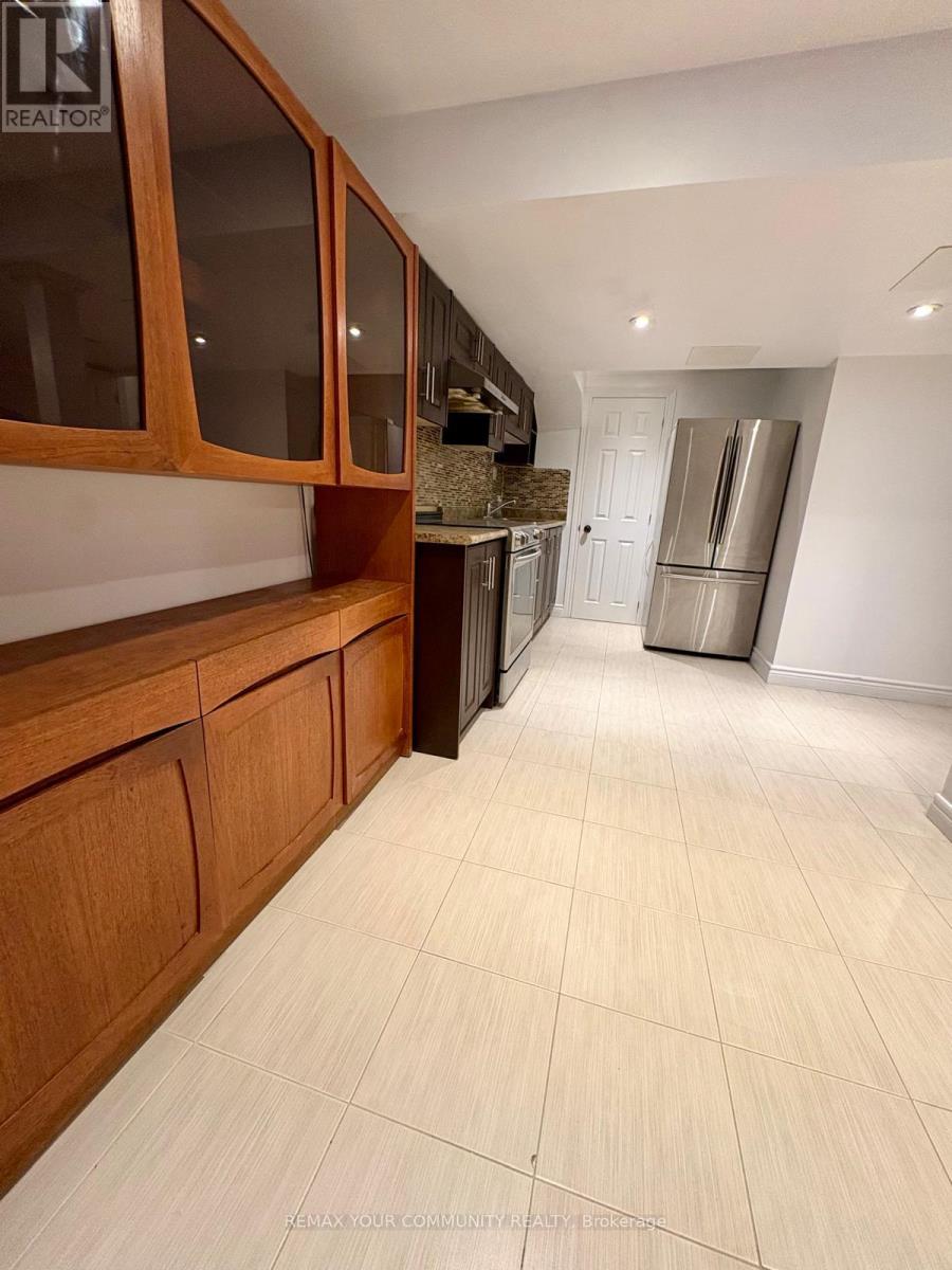 Bsmt - 255 Kristin Grove, Mississauga, Ontario  L5A 3E7 - Photo 7 - W12948280