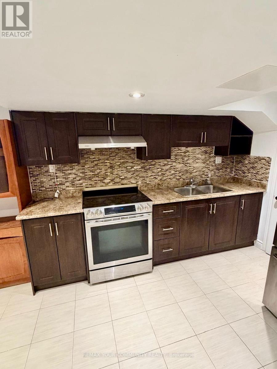 Bsmt - 255 Kristin Grove, Mississauga, Ontario  L5A 3E7 - Photo 9 - W12948280