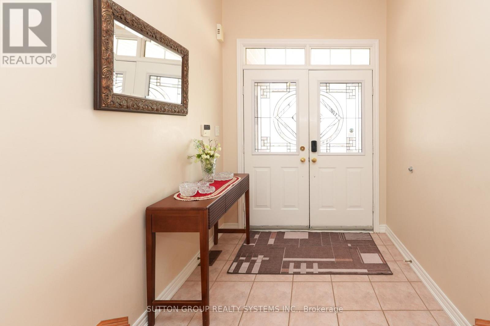 1382 Avon Drive, Mississauga, Ontario  L5N 7Z3 - Photo 3 - W12948292