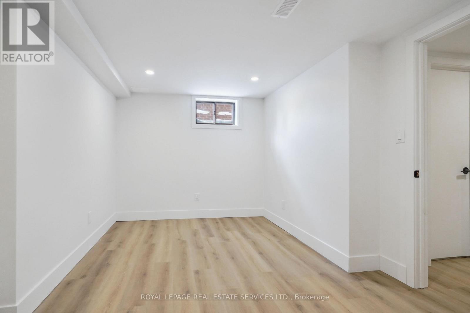 Suite B - 1 Yorkview Drive, Toronto, Ontario  M8Z 2E7 - Photo 11 - W12948316