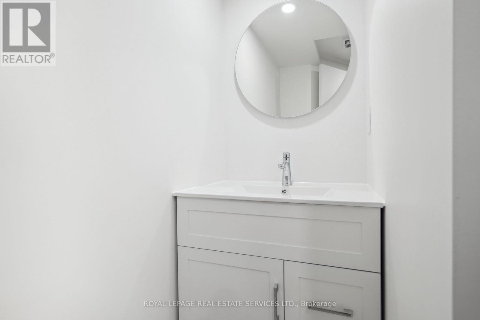 Suite B - 1 Yorkview Drive, Toronto, Ontario  M8Z 2E7 - Photo 16 - W12948316