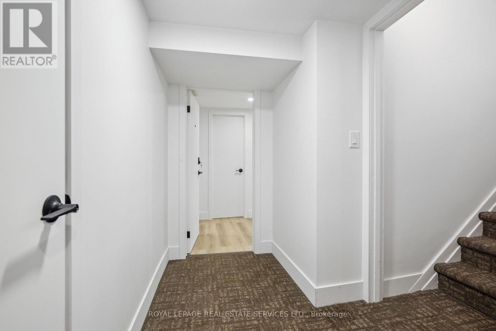 Suite B - 1 Yorkview Drive, Toronto, Ontario  M8Z 2E7 - Photo 3 - W12948316