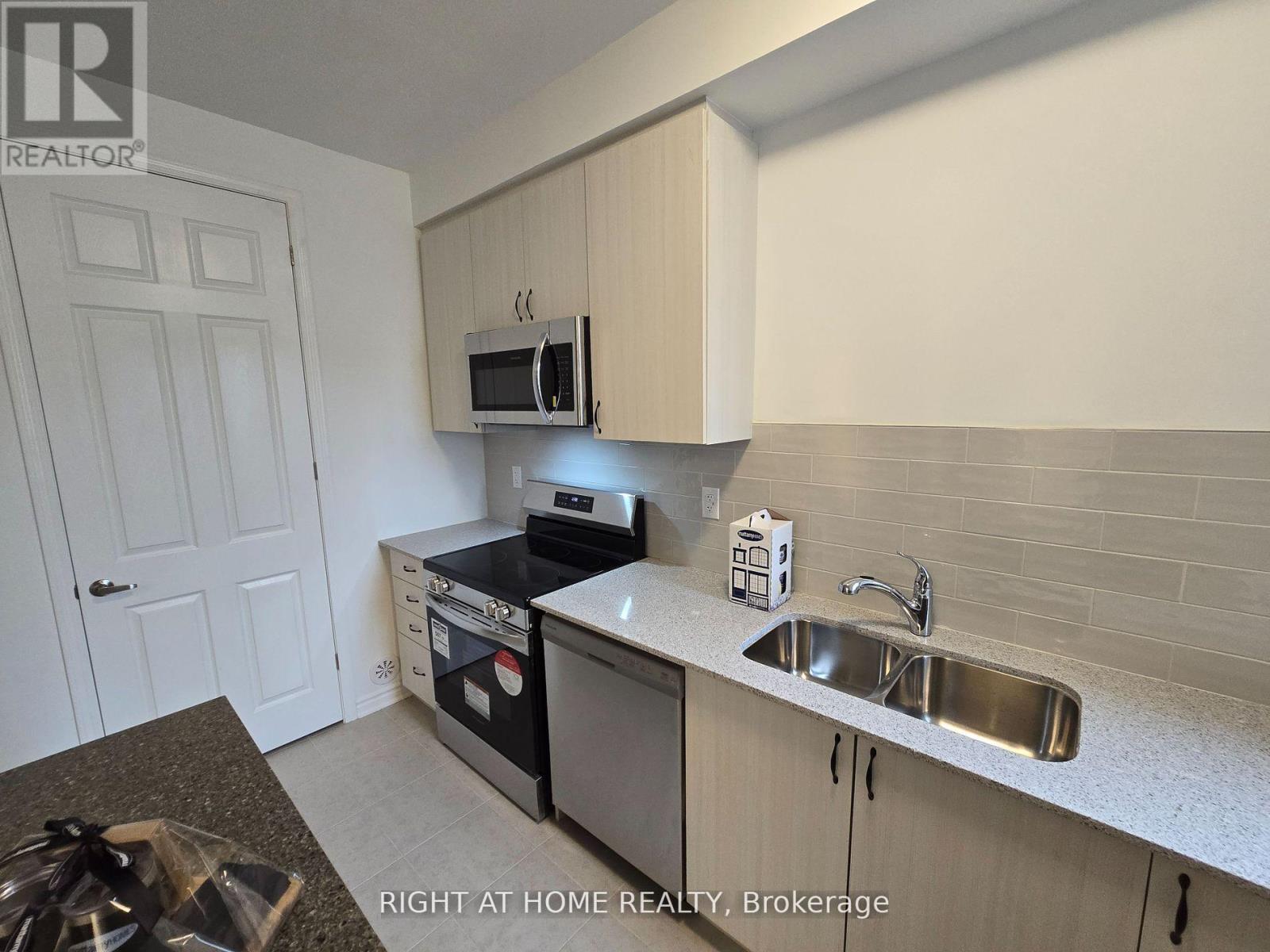 1687 Dance Court, Milton, Ontario  L9E 2A3 - Photo 13 - W12948320