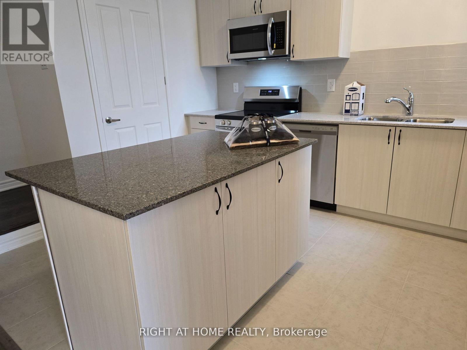 1687 Dance Court, Milton, Ontario  L9E 2A3 - Photo 18 - W12948320