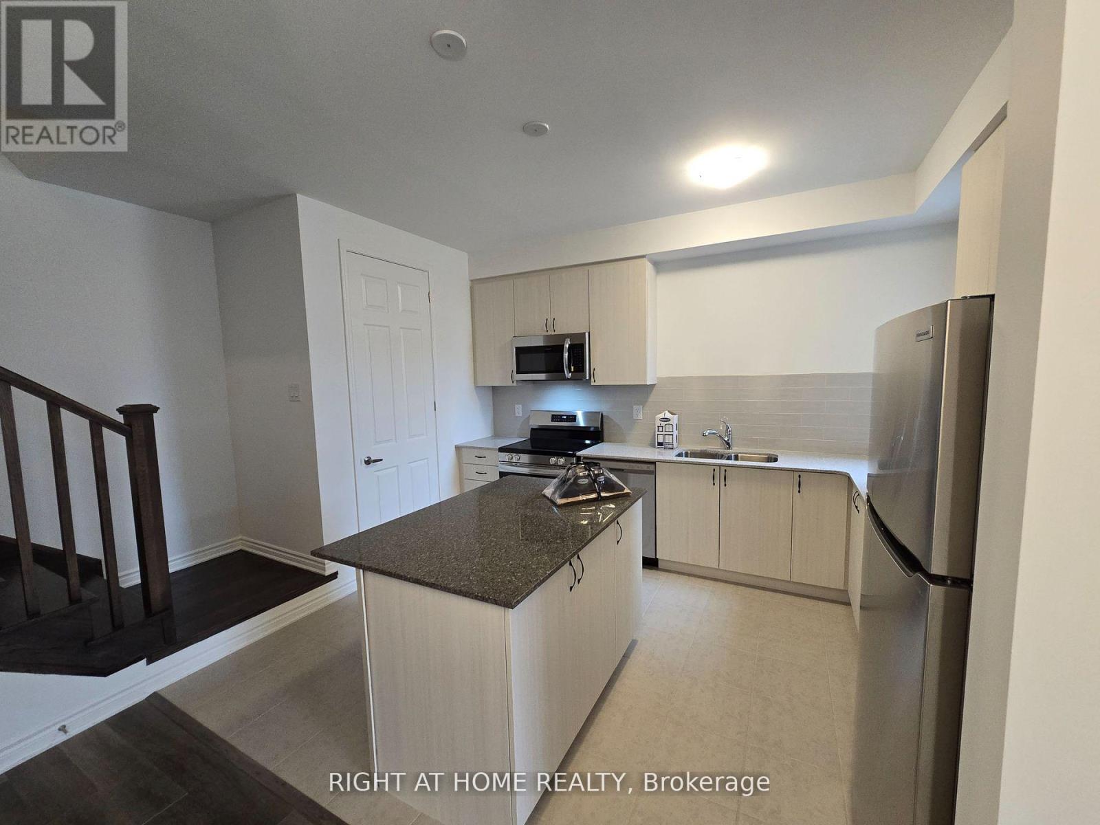 1687 Dance Court, Milton, Ontario  L9E 2A3 - Photo 21 - W12948320