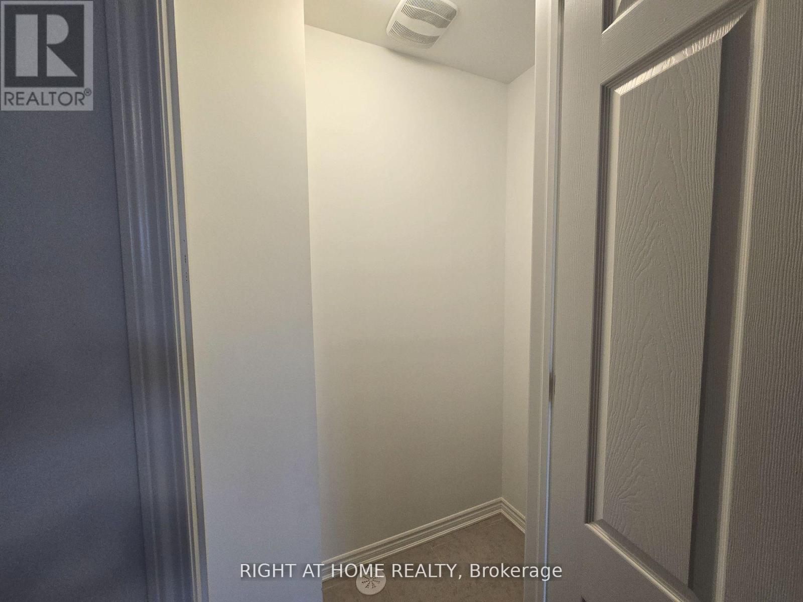 1687 Dance Court, Milton, Ontario  L9E 2A3 - Photo 23 - W12948320