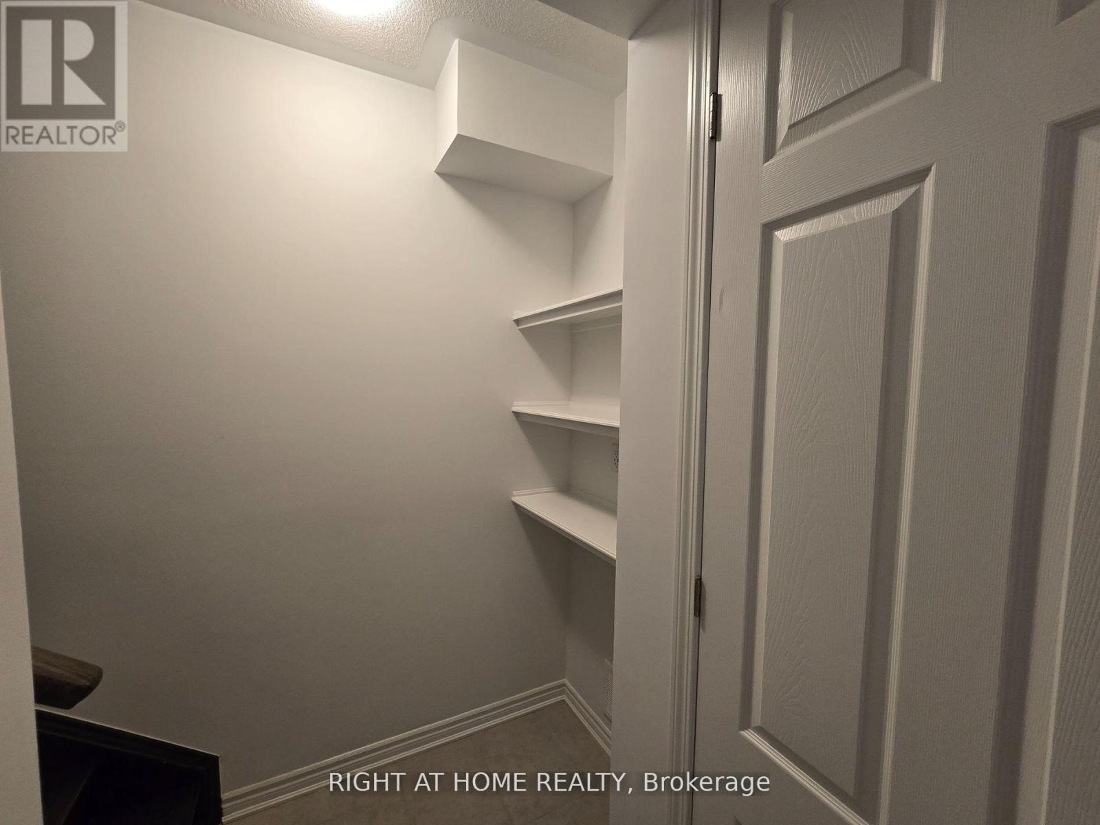 1687 Dance Court, Milton, Ontario  L9E 2A3 - Photo 6 - W12948320