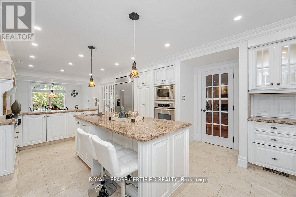 2197 Courrier Lane, Mississauga, Ontario  L5C 1V1 - Photo 15 - W12948364