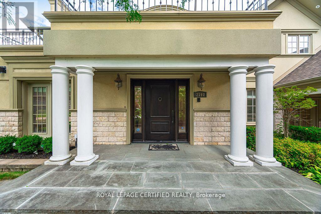 2197 Courrier Lane, Mississauga, Ontario  L5C 1V1 - Photo 3 - W12948364