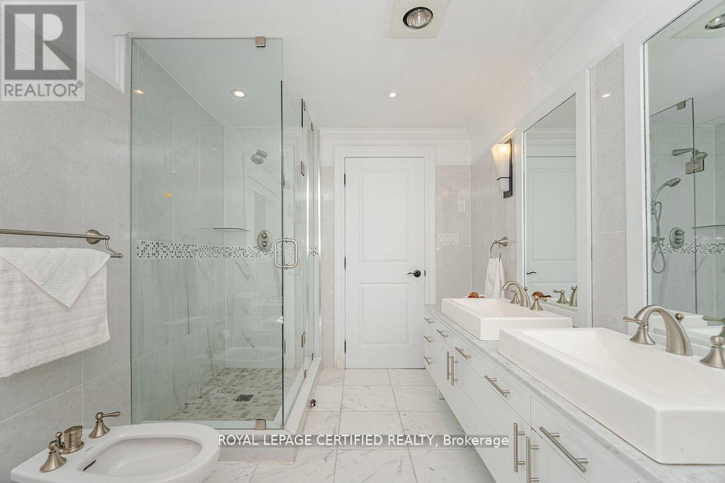 2197 Courrier Lane, Mississauga, Ontario  L5C 1V1 - Photo 35 - W12948364