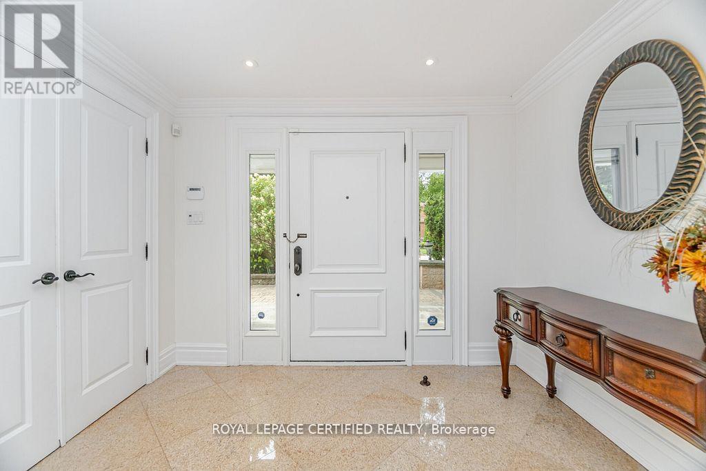 2197 Courrier Lane, Mississauga, Ontario  L5C 1V1 - Photo 4 - W12948364