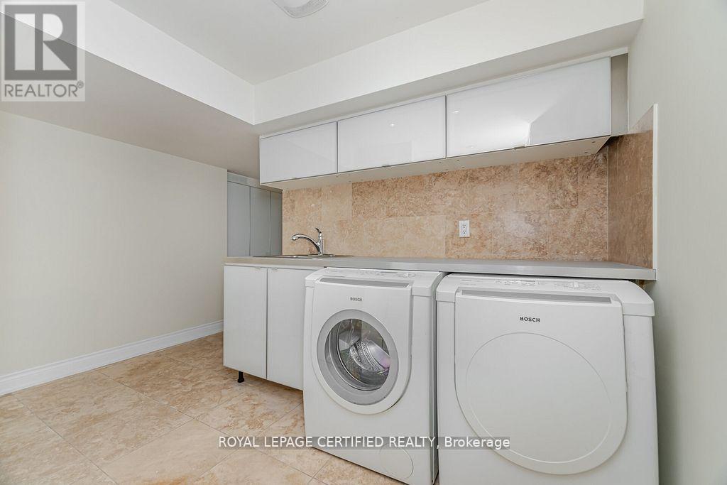 2197 Courrier Lane, Mississauga, Ontario  L5C 1V1 - Photo 43 - W12948364