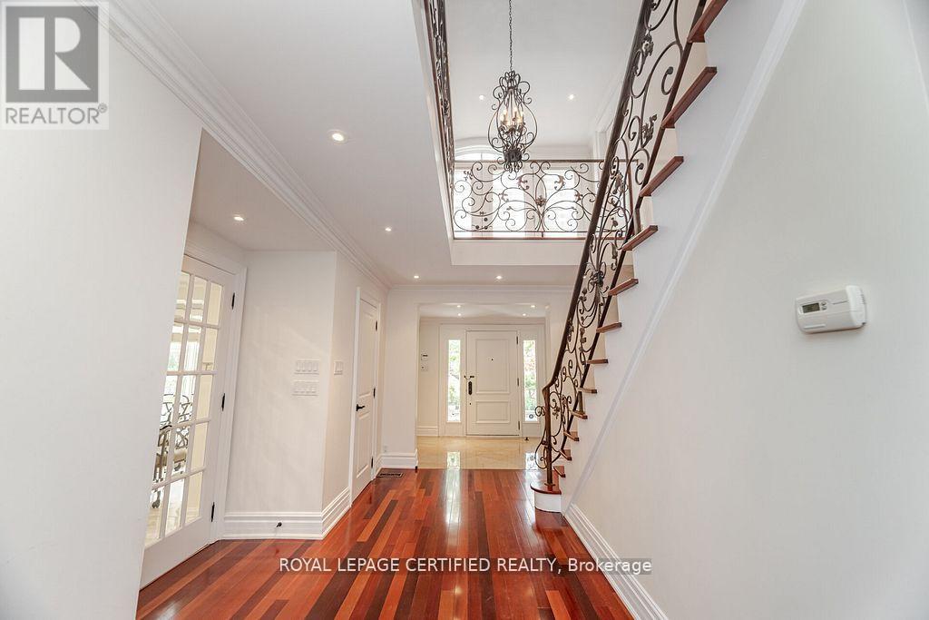 2197 Courrier Lane, Mississauga, Ontario  L5C 1V1 - Photo 6 - W12948364