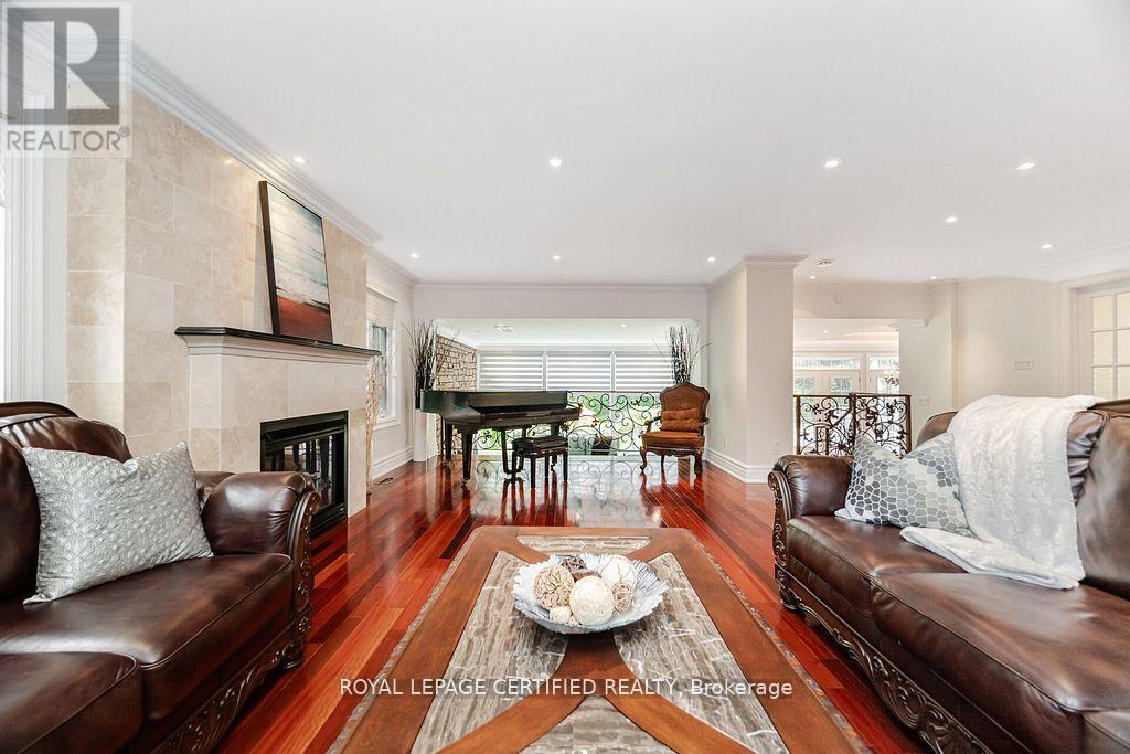 2197 Courrier Lane, Mississauga, Ontario  L5C 1V1 - Photo 8 - W12948364