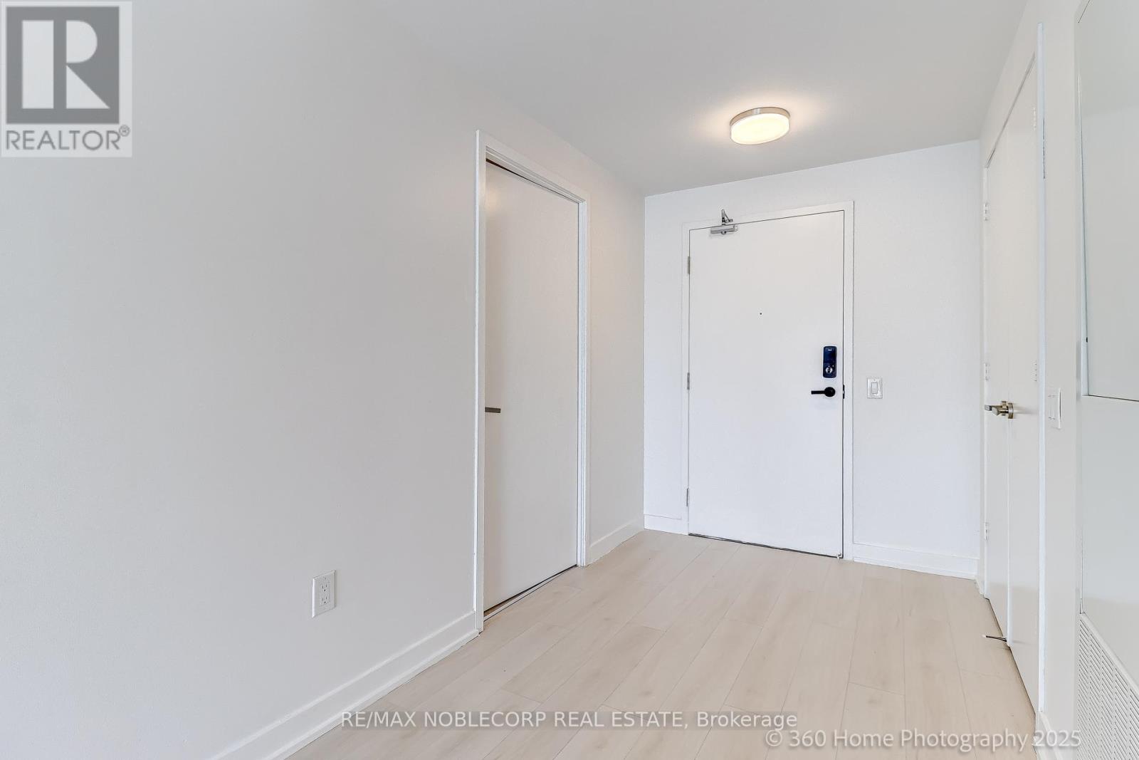 2912 - 3900 Confederation Parkway, Mississauga, Ontario  L5B 0M3 - Photo 10 - W12948372