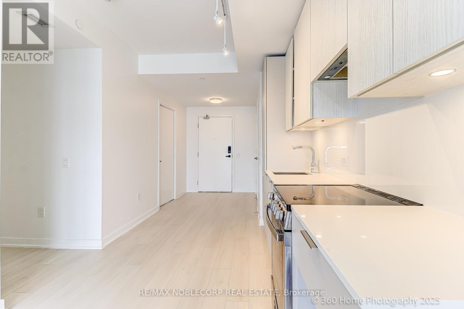 2912 - 3900 Confederation Parkway, Mississauga, Ontario  L5B 0M3 - Photo 6 - W12948372