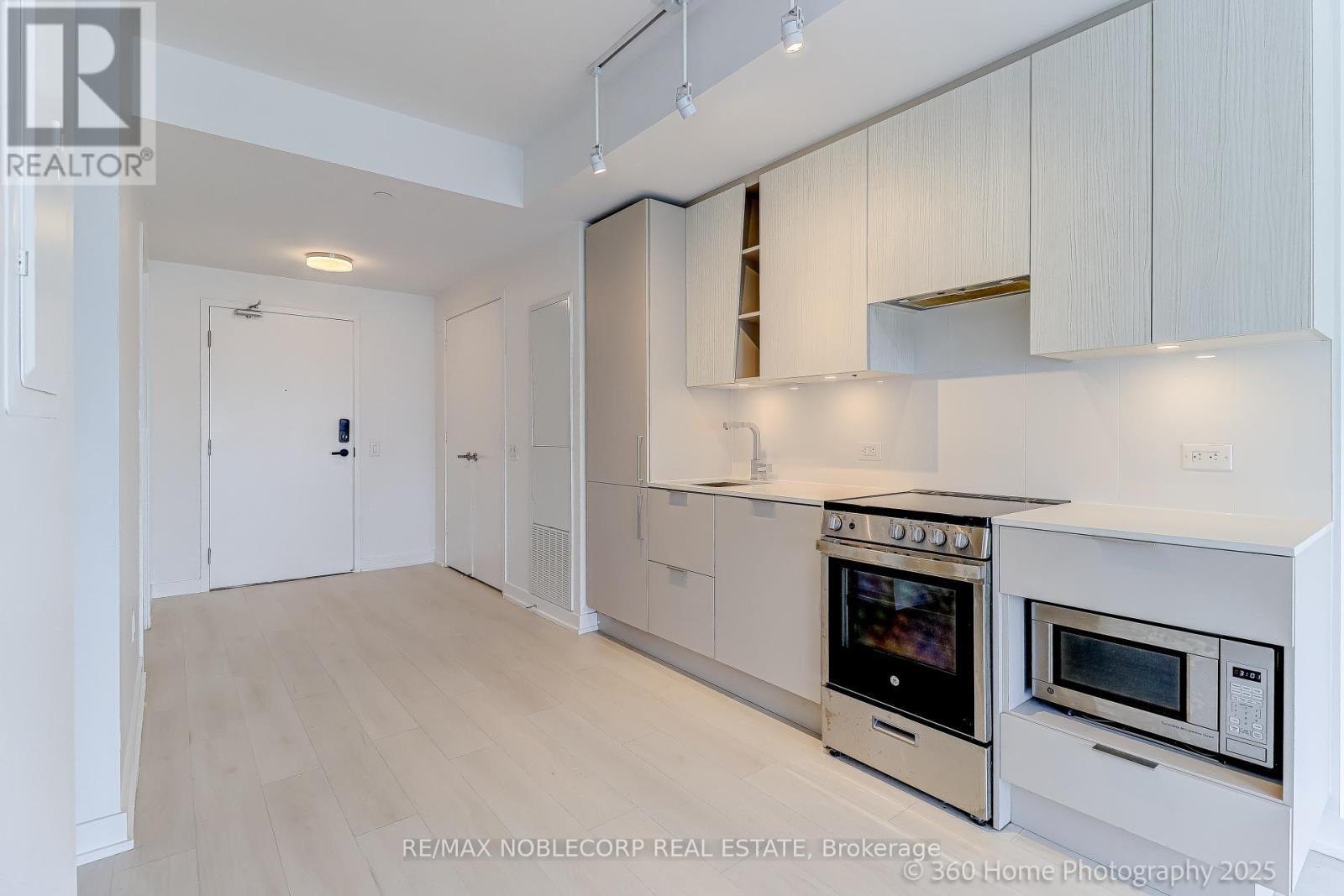 2912 - 3900 Confederation Parkway, Mississauga, Ontario  L5B 0M3 - Photo 8 - W12948372