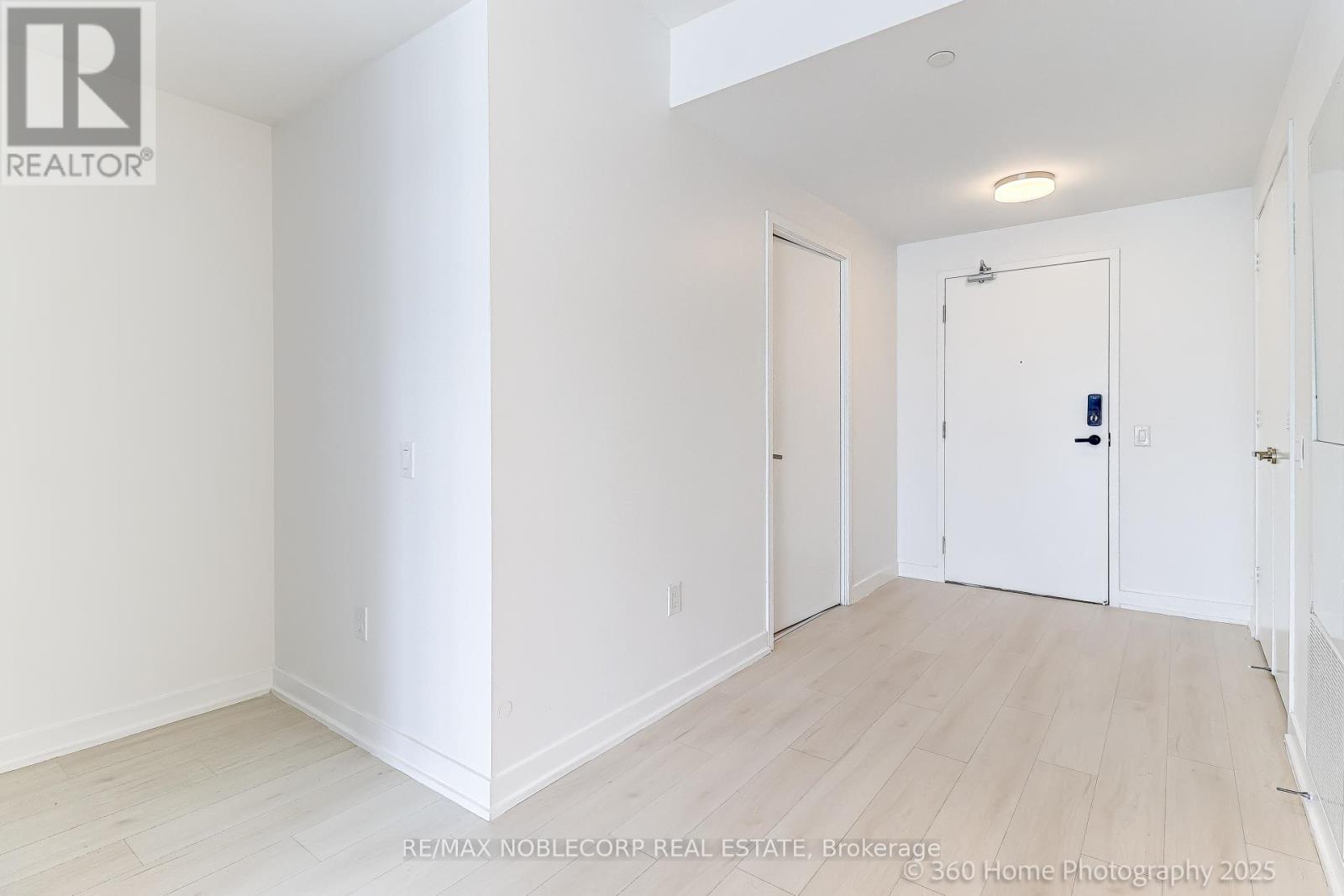 2912 - 3900 Confederation Parkway, Mississauga, Ontario  L5B 0M3 - Photo 9 - W12948372