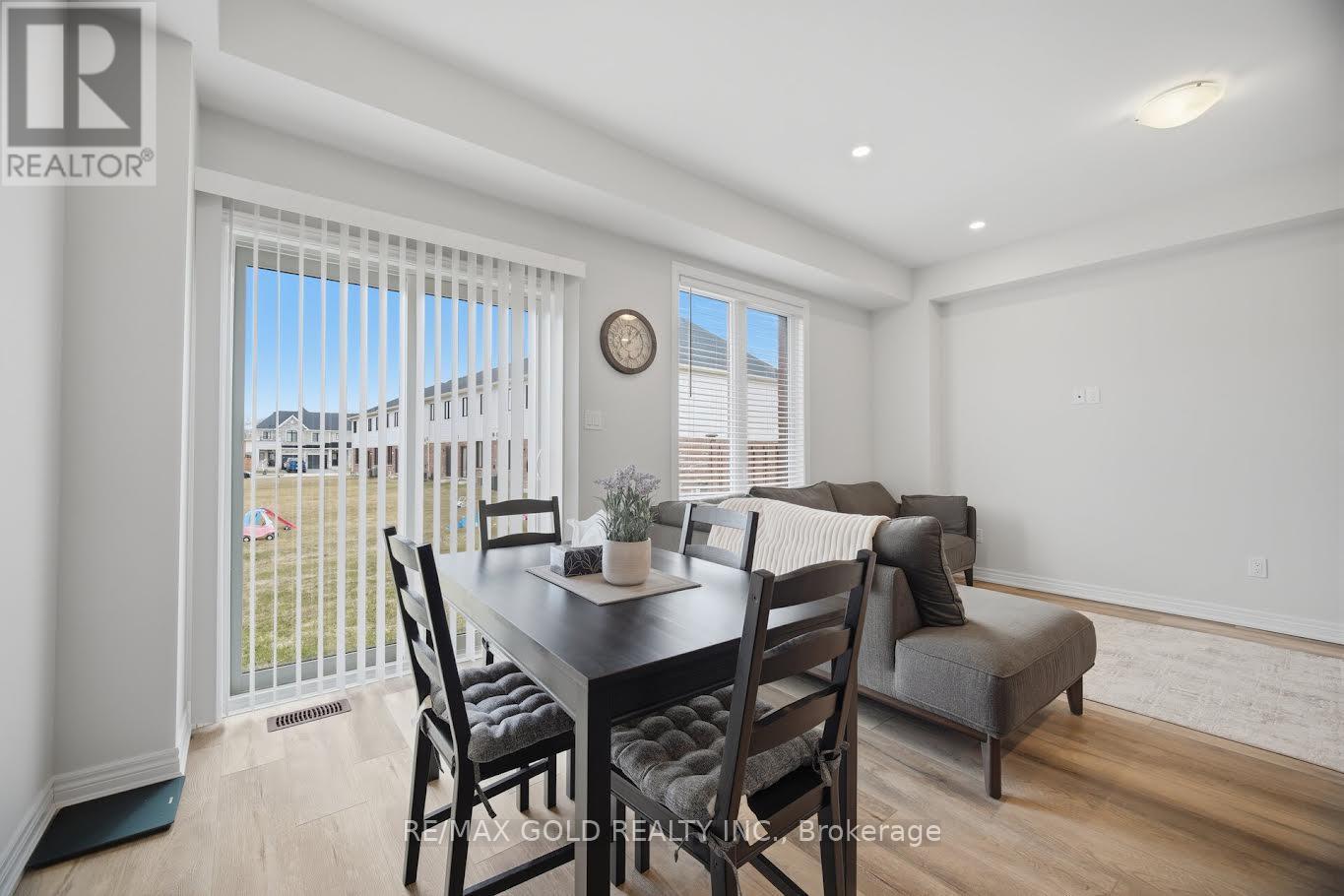 30 Mia Drive, Hamilton, Ontario  L9B 0K1 - Photo 11 - X12948296