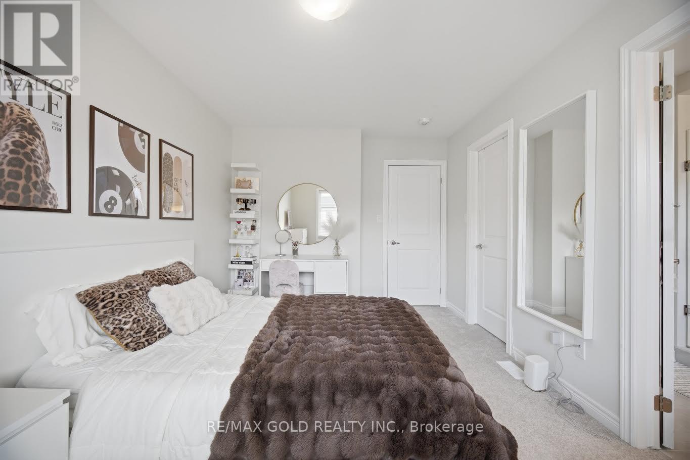 30 Mia Drive, Hamilton, Ontario  L9B 0K1 - Photo 13 - X12948296