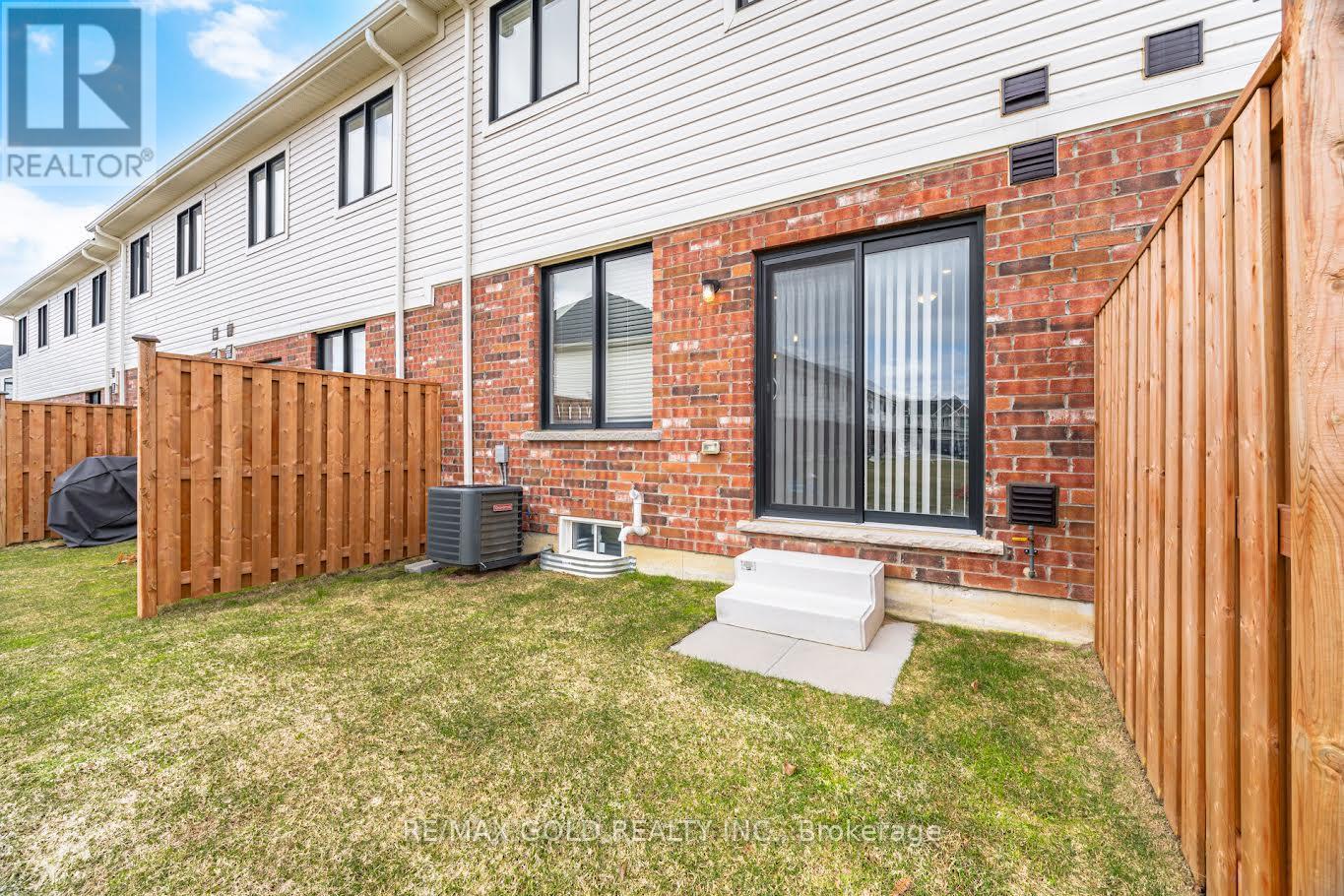 30 Mia Drive, Hamilton, Ontario  L9B 0K1 - Photo 23 - X12948296