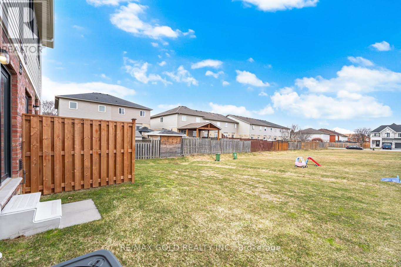 30 Mia Drive, Hamilton, Ontario  L9B 0K1 - Photo 25 - X12948296