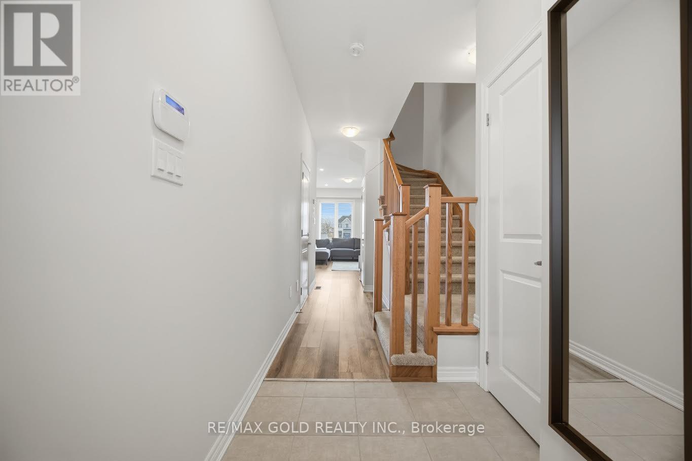 30 Mia Drive, Hamilton, Ontario  L9B 0K1 - Photo 4 - X12948296